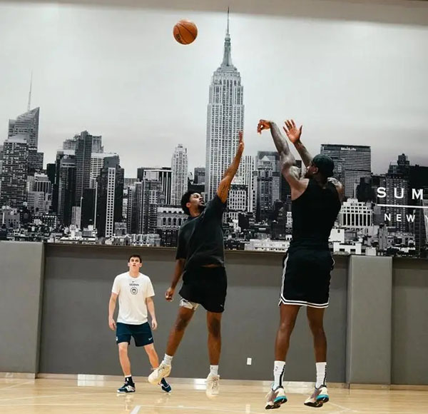 詹姆斯计划投资50亿组建新联赛，同时湖人推进凯斯勒交易与范德彪训练