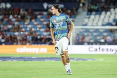 皇马5000万挖到左路铁闸!22岁A费7场全勤,<a href=/zuqiubisa/manlian/ target=_blank class=infotextkey>曼联</a>痛失瑰宝?