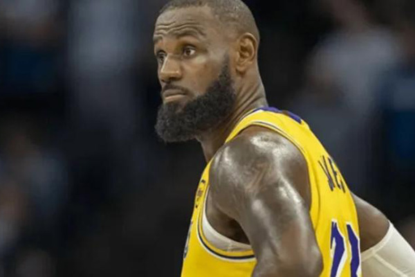 詹姆斯湖人生涯恐迎终点?5260万合同成过渡,<a href=/lanqiubisa/mavericks/ target=_blank class=infotextkey>独行侠</a><a href=/lanqiubisa/warriors/ target=_blank class=infotextkey>勇士</a>争传